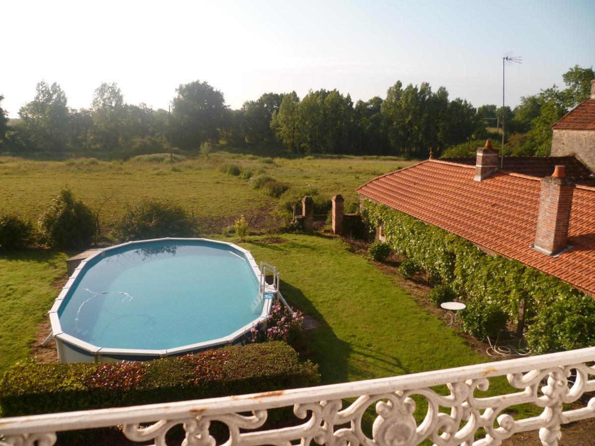 Le Logis Panzió Les Pineaux Kültér fotó